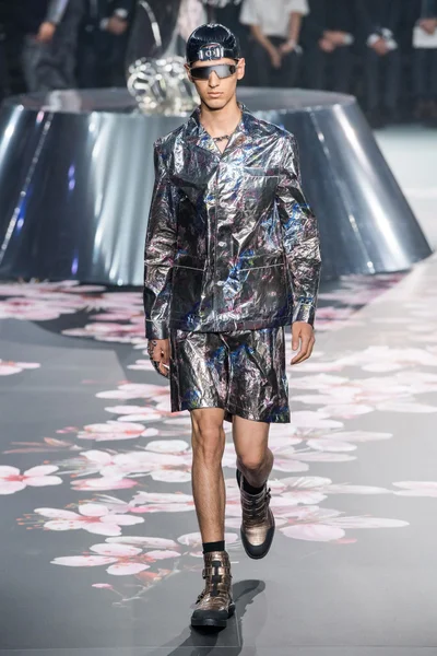 Look 27